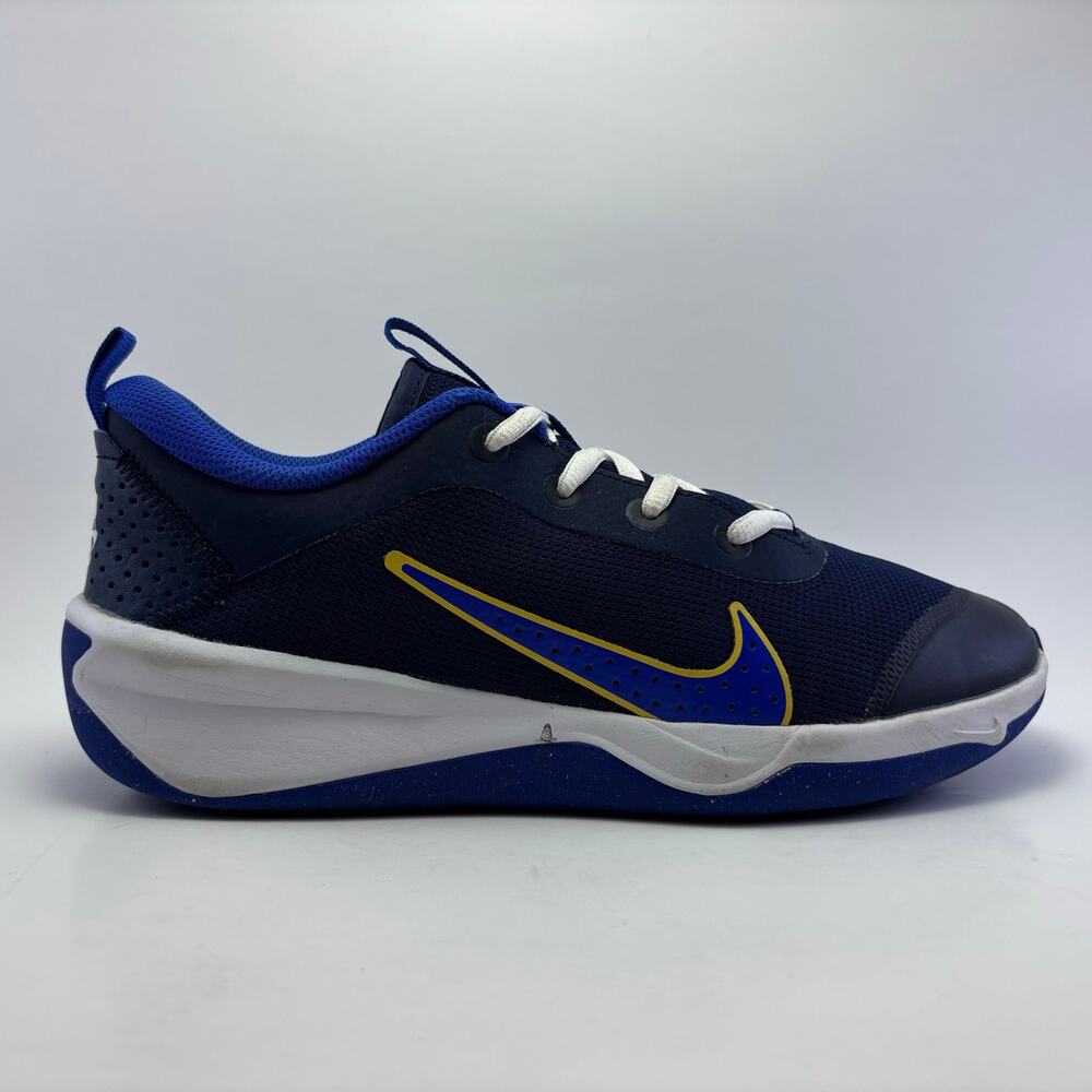 NIKE "Omni Multi-Court" GS Youth Athletic Shoes Size 7Y